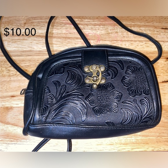 Purses - Picture 2 of 5